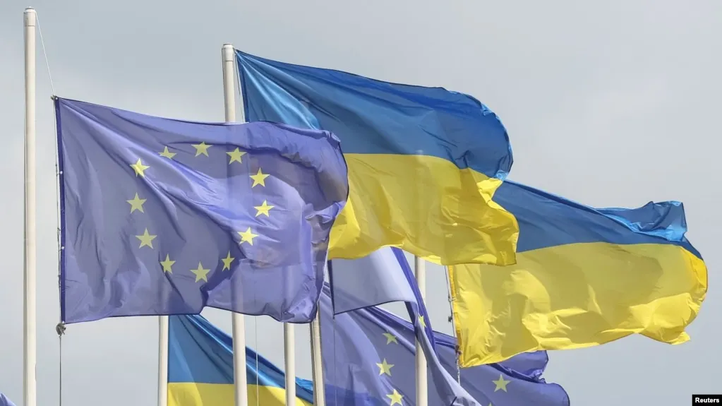 Европейский союз единогласно одобрил изменения в бюджет, открывающие выделение Украине кредита на 90 млрд евро, и согласовал 20-й пакет санкций против России. Первые средства Киев ожидает получить к концу мая – началу июня.