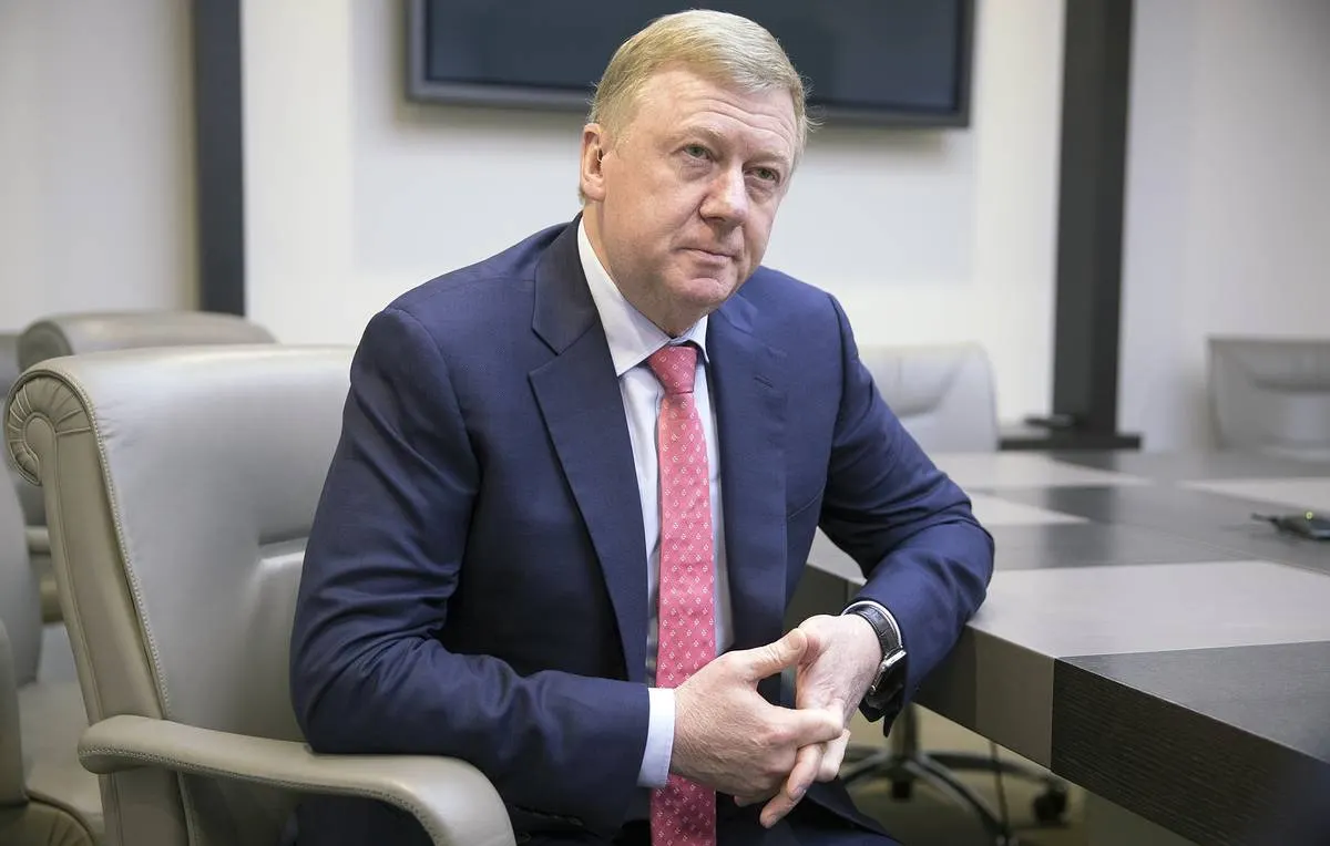 Судебные приставы возбудили исполнительное производство об аресте активов бывшего главы «Роснано» Анатолия Чубайса на сумму 5,5 млрд рублей на основании решения Арбитражного суда Москвы по иску госкорпорации. Общий объём взысканий по трём делам превышает 22,5 млрд рублей.