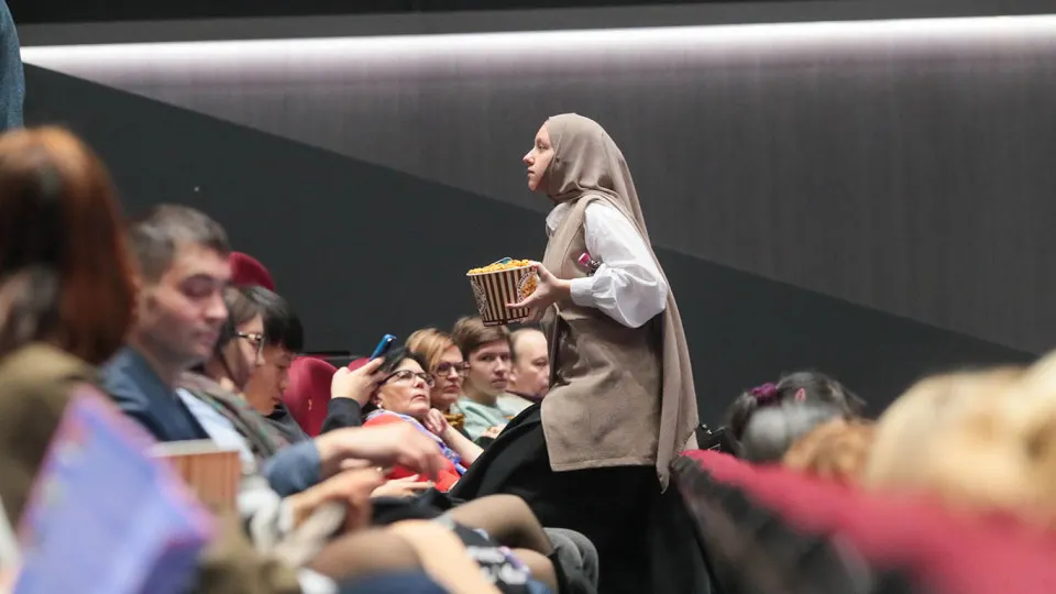 Ассоциация владельцев кинотеатров и дистрибьюторы призвали в период с 30 апреля по 11 мая 2026 года не показывать в российских кинотеатрах иностранные фильмы без правообладателя и прокатного удостоверения, чтобы поддержать отечественные релизы.