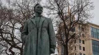 Президентским указом Академии ФСБ присвоено почётное наименование в честь Феликса Дзержинского — основателя ВЧК и организатора красного террора. Решение подано как признание заслуг академии и «вклада» Дзержинского в систему госбезопасности.