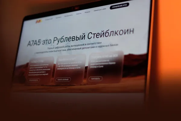 Журналистское расследование указывает на связь известных бизнесменов с платформой A7, которая обслуживала компании под санкциями, в том числе производителей боевых дронов.