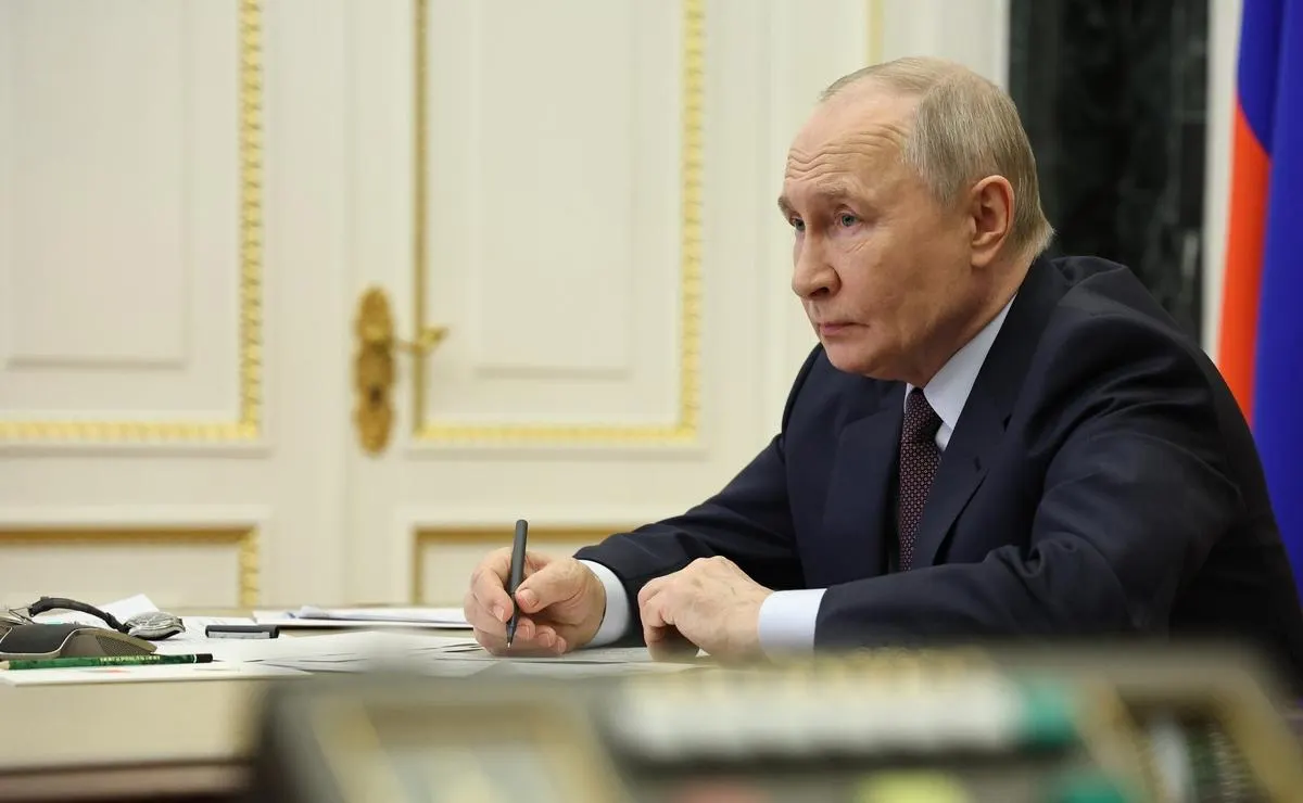 Путин заявил, что отключения интернета в регионах России оправданы мерами по предотвращению терактов, призвал силовиков координировать действия с гражданскими властями и хотя бы постфактум объяснять жителям причины ограничений связи.