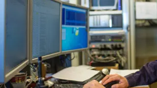 Минцифры предложило ввести штрафы для госорганов и госкомпаний, которые к 2030 году не перейдут на отечественное программное обеспечение и доверенные программно‑аппаратные комплексы на объектах критической инфраструктуры.