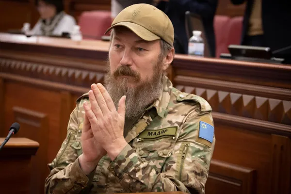 Минобороны объявило, что в связи с текущей оперативной обстановкой колонна военной техники и воспитанники кадетских и суворовских училищ не примут участие в параде 9 мая; воздушная часть сохранится. Решение связывают с атакой на объекты инфраструктуры.