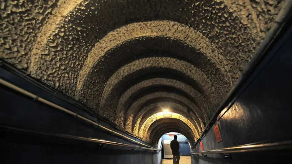 Российские бизнесмены приобретают в Новой Зеландии коттеджи с подземными бункерами стоимостью до 200 млн рублей, опасаясь возможной третьей мировой войны и расширения текущих вооруженных конфликтов.