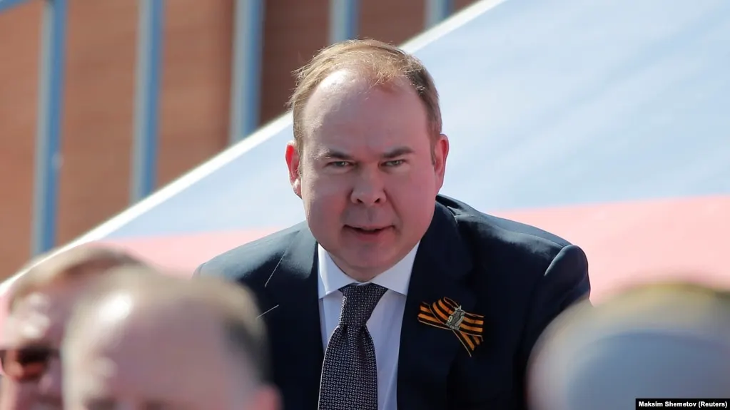 Матери руководителя администрации президента Антона Вайно и первого вице-премьера Дениса Мантурова, по данным документов компании «Сфера», получили миллиарды рублей прибыли на займах оборонному холдингу и уступке прав требования долгов.