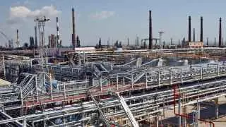 Из‑за атак дронов приостановили переработку нефти Новокуйбышевский, Туапсинский, Саратовский, Киришский НПЗ и один из крупнейших заводов в Нижегородской области, что уже влияет на поставки топлива и биржевые торги.