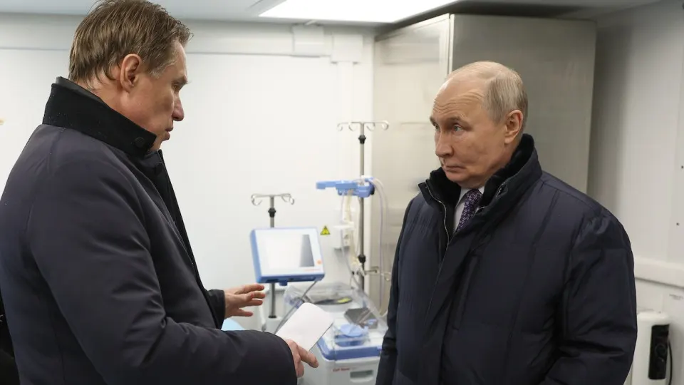 Президент поручил министру здравоохранения распространить проверку репродуктивного здоровья на более широкий круг граждан — в попытке остановить многолетнее снижение числа рождений в России.