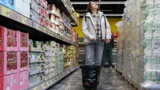 Глава военной разведки Швеции Томас Нильссон утверждает, что российские власти занижают инфляцию и приукрашивают экономические показатели на фоне санкций и расходов на войну, а реальный рост цен близок к 15%.