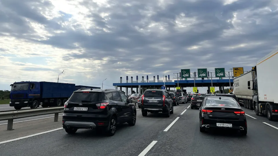 ЦОДД сообщает, что современные камеры в столице технически способны фиксировать скорость с минимальной погрешностью; снижение нештрафуемого порога может повлиять на безопасность на дорогах и увеличить поступления в бюджет за счёт штрафов.