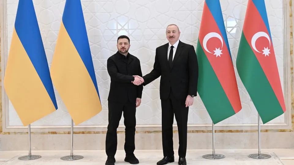 Президент Азербайджана Ильхам Алиев на встрече с Владимиром Зеленским заявил о поддержке территориальной целостности Украины и сообщил о перспективах совместного военно-технического и экономического сотрудничества двух стран.