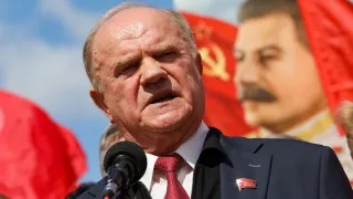 Лидер КПРФ Геннадий Зюганов на заседании Госдумы заявил, что из‑за тяжёлой экономической ситуации в России возможен сценарий, похожий на события 1917 года, и возмутился тем, что на обращение блогера Виктории Бони к Путину отреагировали быстрее, чем на предложения его партии.