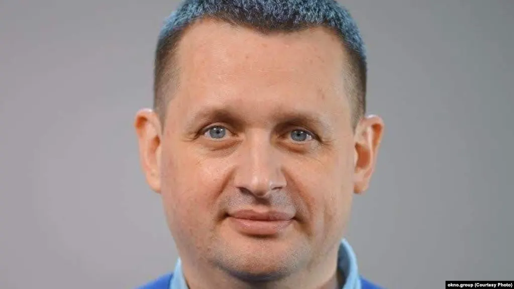 Прянишников, который ранее представлял интересы якутского шамана Александра Габышева, был внесён в реестр «иностранных агентов» и сейчас обвиняется в неисполнении обязанностей по этому закону.