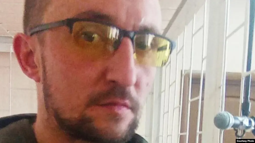 2-й Восточный окружной военный суд в Новосибирске признал Юрия Измайлова виновным; защита заявляет о провокации и отсутствии доказательств переписки с легионом.