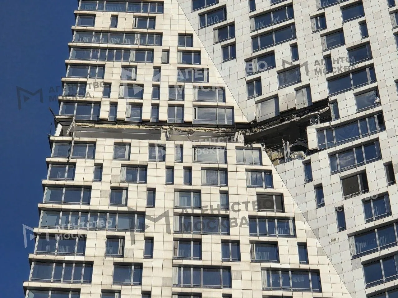 В столице после инцидента в одном из многоэтажных домов зафиксированы разрушения: как минимум две квартиры частично уничтожены, часть фасада обрушилась. Власти сообщают об отсутствии пострадавших.