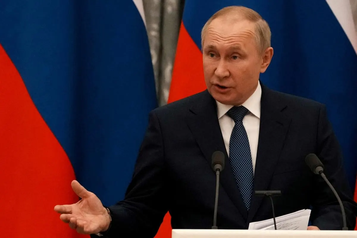 После парада на Красной площади Владимир Путин использовал уважительное обращение к президенту Украины, что вызвало удивление и широкий резонанс среди экспертов и медиа.
