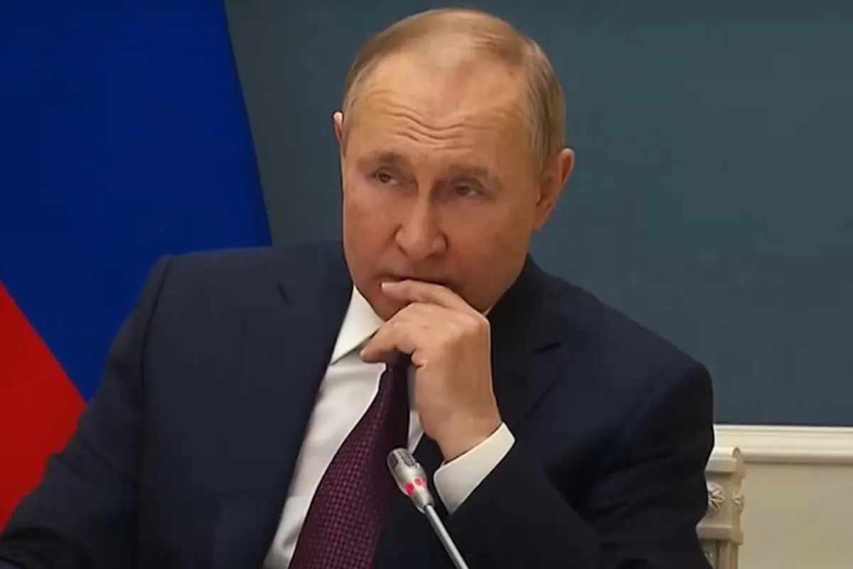 Аналитики полагают, что война вошла в состояние «цугцванга»: любые шаги Москвы лишь усугубляют её позицию — от проблем с мобилизацией до последствий ударов дронов и роста международного давления.
