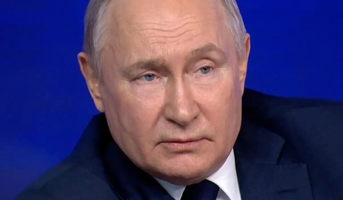 Атаки дронов во время московского парада могут быть использованы Кремлём как предлог для обвинений, принудительной мобилизации и эскалации. Киев отмечает перераспределение систем ПВО и дал особые задания разведке.