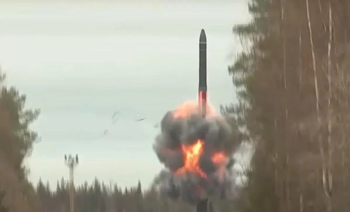 В ночь на 24 мая мониторинговые источники зафиксировали возможный пуск второй баллистической ракеты «Орешник»; по предварительным данным, она могла поразить временно подконтрольную России территорию в Донецкой области или попасть по собственным силам.