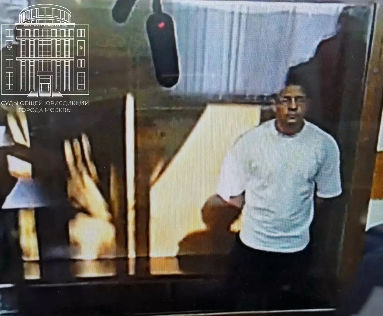 По версии следствия, адвокат требовал у директора компании 7 млн руб.; в ноябре 2024 года он якобы получил 2 млн руб. — затем его задержали и арестовали.
