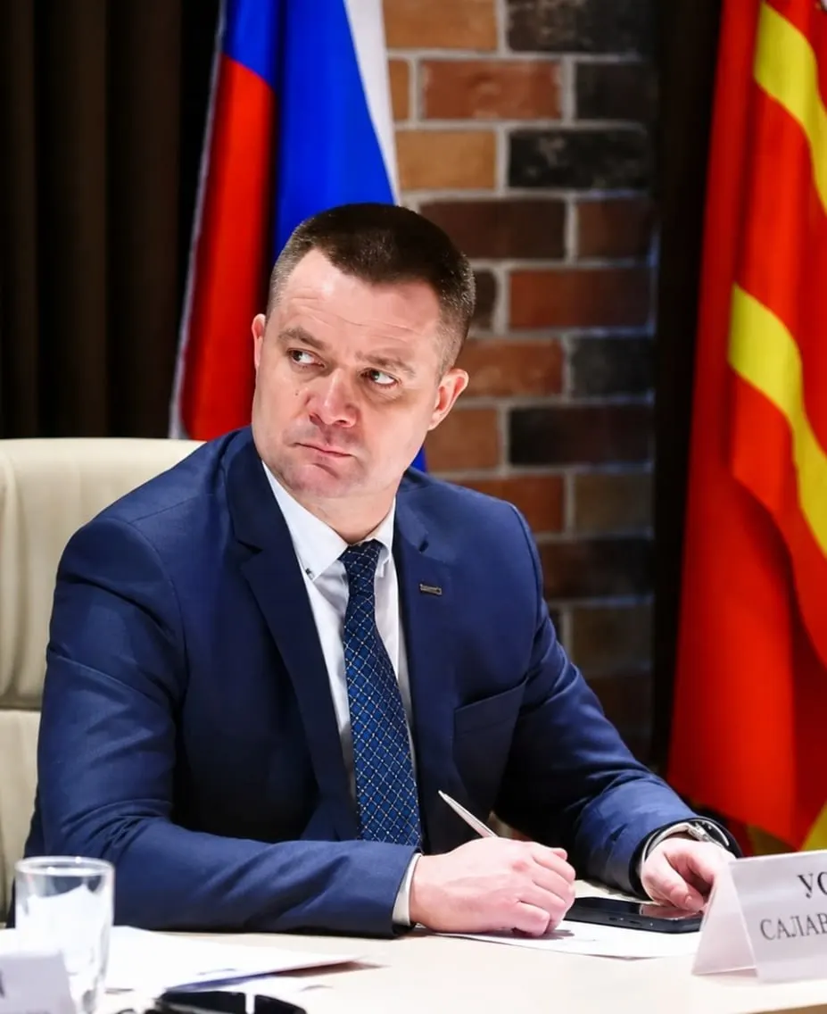 Салават Усманов с сегодняшнего дня приступил к обязанностям на новой должности. Ранее он руководил транспортным ведомством региона и работал на промпредприятиях.
