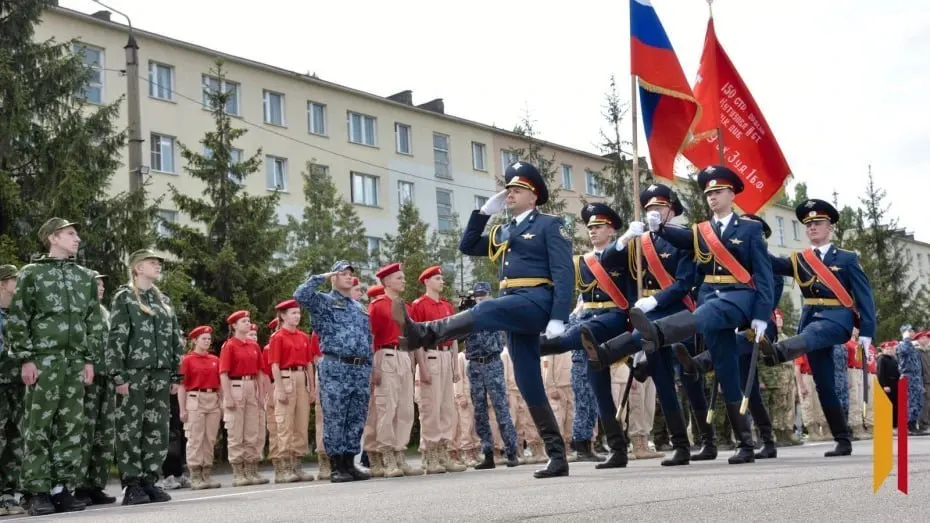 В Воронеже 12 команд соревнуются до 21 мая за выход на окружной и всероссийский этапы; формат предполагает штатные роли — штурмовик, сапер, оператор БПЛА и военкор.