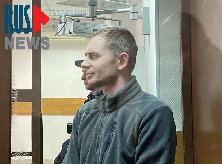 В Замоскворецком суде Москвы стартовало слушание дела зампреда «Яблока» Максима Круглова. Свидетель — сотрудник ГБУ «Жилищник» — дал показания после встречи с сотрудником ФСБ на улице; в показаниях видны противоречия и расхождения во времени.