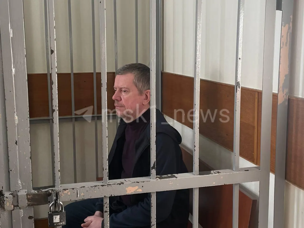 Суд признал его виновным в получении крупной взятки. Прокуратура ранее запрашивала для подсудимого 11 лет тюрьмы и штраф в 115 млн рублей.
