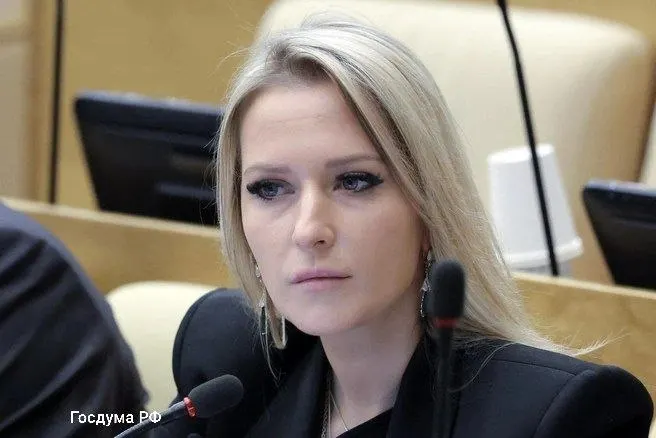 Депутат от «Справедливой России» Яна Лантратова получила пост уполномоченного по правам человека. В биографии — помощничество у В. Милонова, близкие связи с Чапман и активная позиция по вопросу украинских биолабораторий.
