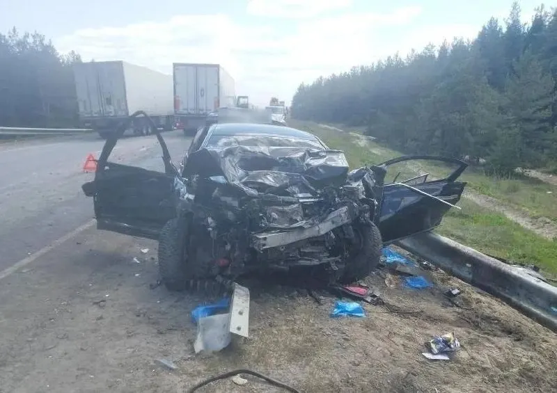 Авария произошла утром на автодороге Р‑22 «Каспий»: легковушка при обгоне столкнулась с встречной машиной, в результате чего погиб пассажир — 12‑летний мальчик.