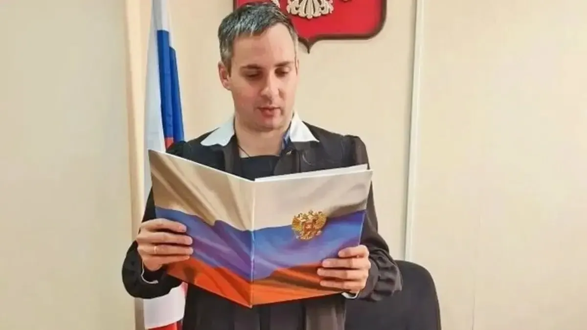 Жители нескольких регионов добились отмены сомнительных решений чиновников: в Иркутске вернули стадион, в Ленинградской области восстановили бесплатный проезд, а в Ивановской области суд признал дом неаварийным.