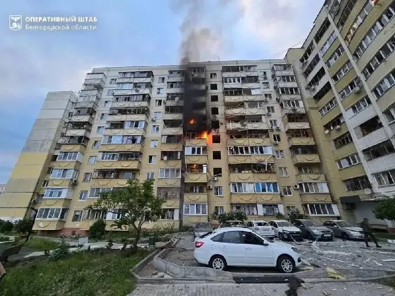 В Белгороде беспилотник попал в дом на улице Вокзальная. По предварительным данным, пострадали как минимум четыре человека, в том числе трёхлетняя девочка.