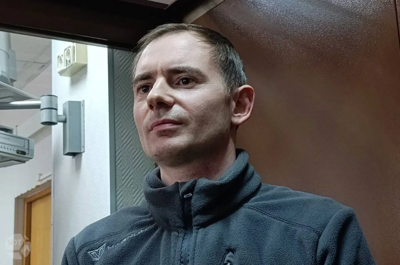 Московский городской суд отклонил жалобу защиты и сохранил меру пресечения для Максима Круглова, обвиняемого в распространении «фейков» о ходе боевых действий; адвокат счёл содержание в СИЗО чрезмерным, сам Круглов на слушании подчеркнул нравственный характер своих публикаций.