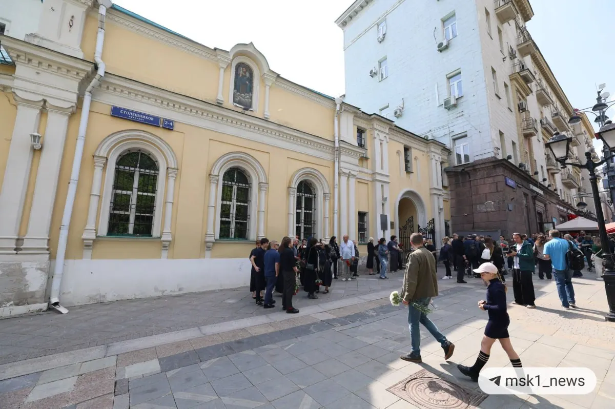 Гражданская панихида проходит в церкви Космы и Дамиана в Шубине. Молчанов ушёл из жизни на 76‑м году после продолжительной болезни; коллеги и близкие собрались проводить его в последний путь.