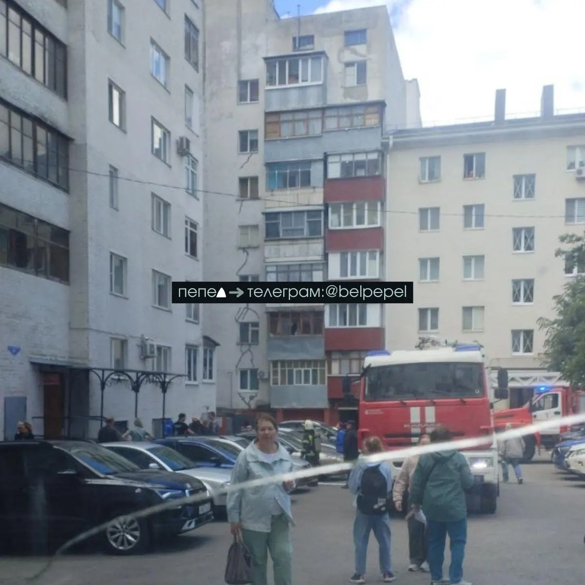 В жилом доме на Народном бульваре, 38А в Белгороде загорелась квартира на пятом этаже. Причины возгорания пока не установлены.