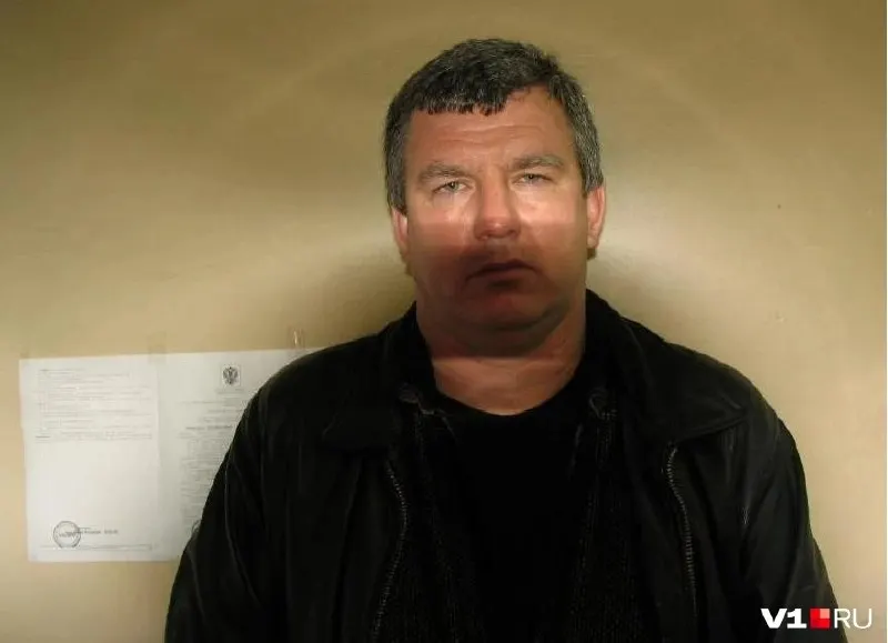 Полиция сообщает, что 65‑летний житель Волгоградской области мог заказать нападение на 43‑летнего мужчину; трое предполагаемых исполнителей задержаны.