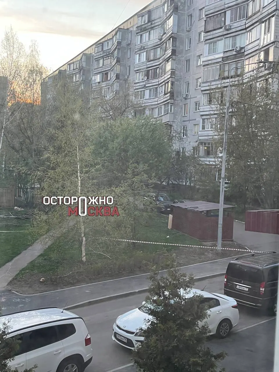 В Ясном проезде в Медведково обнаружили предмет, похожий на гранату. Место оцеплено, проводится проверка.