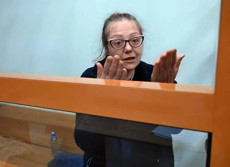 Во 2‑м Западном окружном военном суде на прениях прокурор потребовал 20 лет колонии и штраф в 1 млн рублей для сотрудницы столовой, обвиняемой в вовлечении несовершеннолетних в деятельность признанной в РФ террористической организации.