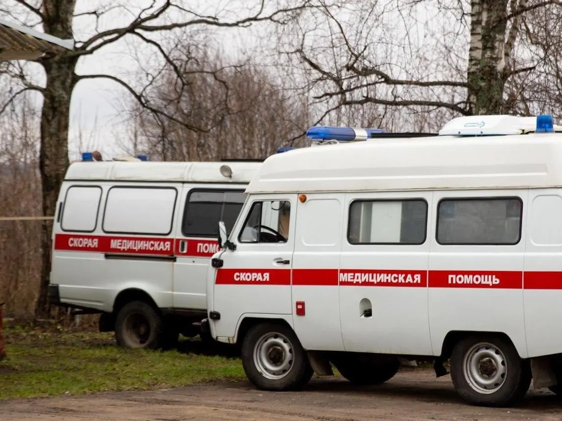 Диспетчер помогла бригаде найти пациентку, дочь не смогла описать местонахождение. Медики оказали помощь на месте.