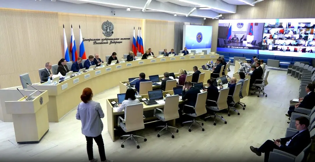 На заседании ЦИК приняли кадровые решения по региональным избиркомам, изменили порядок публикации данных опросов в день голосования и утвердили меры по информированию избирателей; также сократили число участковых комиссий в Смоленске.