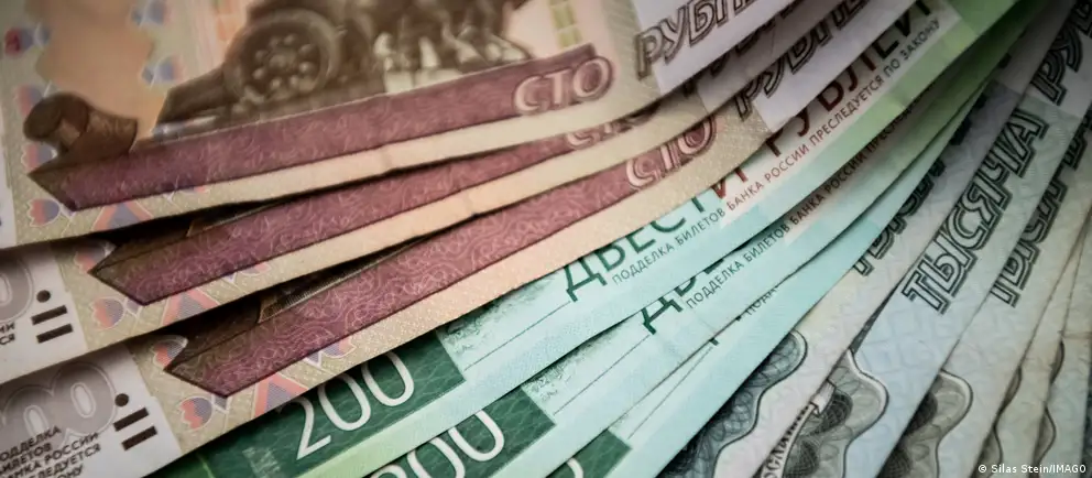 Власти пересмотрели ожидания по экономике: в 2026 году рост ВВП снизят до 0,4%, инвестиции продолжат падение, инфляция приблизится к 5,2%, а реальный рост доходов населения заметно замедлится.