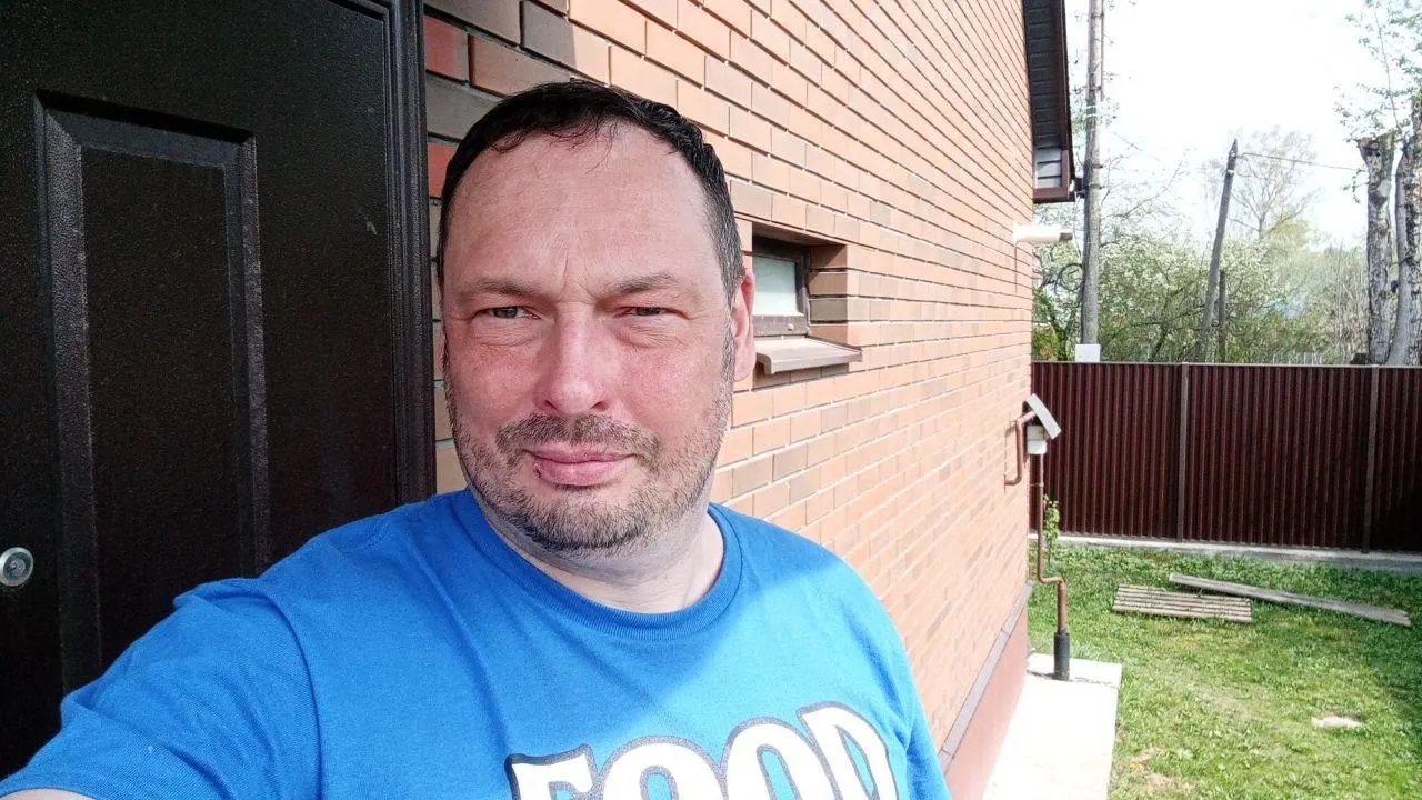 Ивана Любшина задержали в минском аэропорту при попытке эмигрировать во Францию; его доставили в Россию, против него возбудили уголовное дело об уклонении от административного надзора.