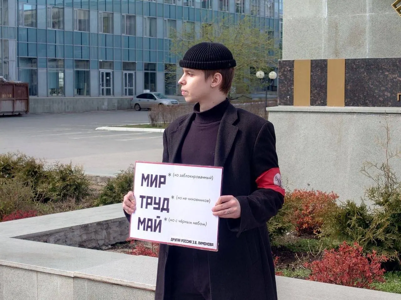На первомайских пикетах в Перми и Иркутске полиция задержала несколько активистов — в некоторых случаях заявляют о применении силы и давлении. Акции на 1 мая также прошли в других городах.