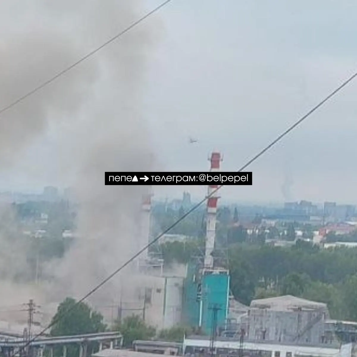 После одного из прилётов по Белгородской ТЭЦ появились записи первых минут события. В результате обстрела у части жителей города прекратилась подача воды.