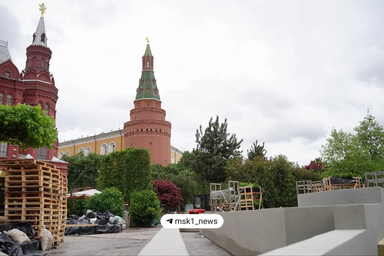 Клумбы и зелёные инсталляции появились в центре города: фестиваль продлится до 7 сентября, на более чем 70 площадках разместят свыше 500 тысяч растений.