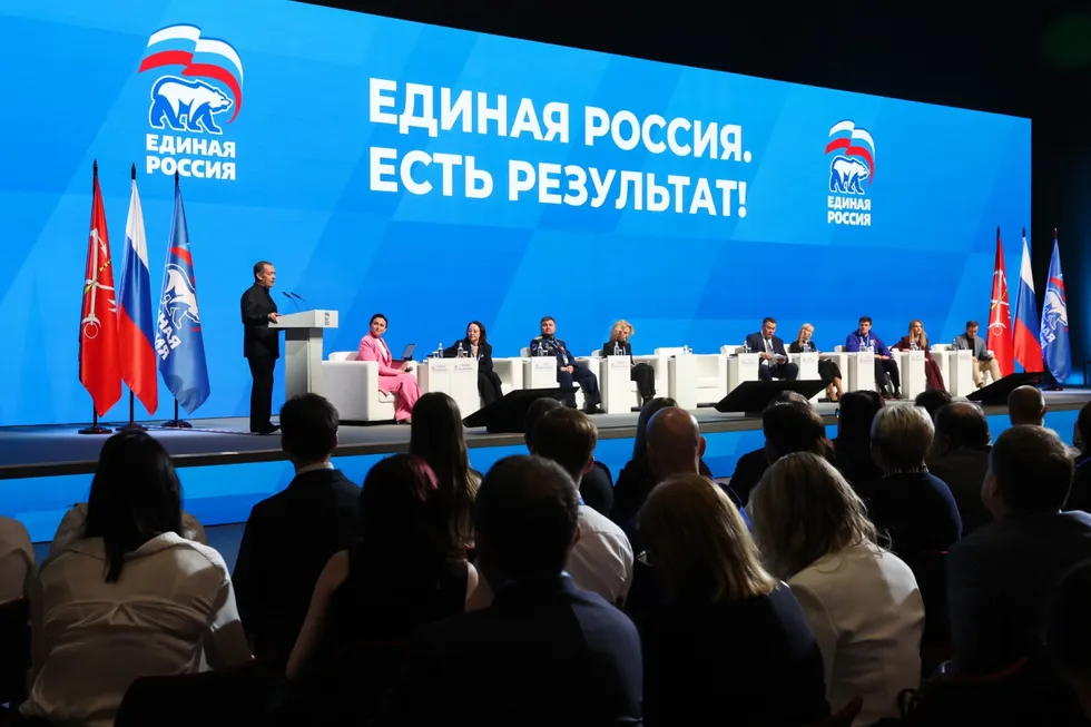 Политблок администрации президента попросил государственные и лояльные издания избегать слов «запрет», «ограничение» и «штрафы», предлагая смещать акцент на позитивные инициативы «Единой России» и подаваемые как противостояние «запретительскому маразму».