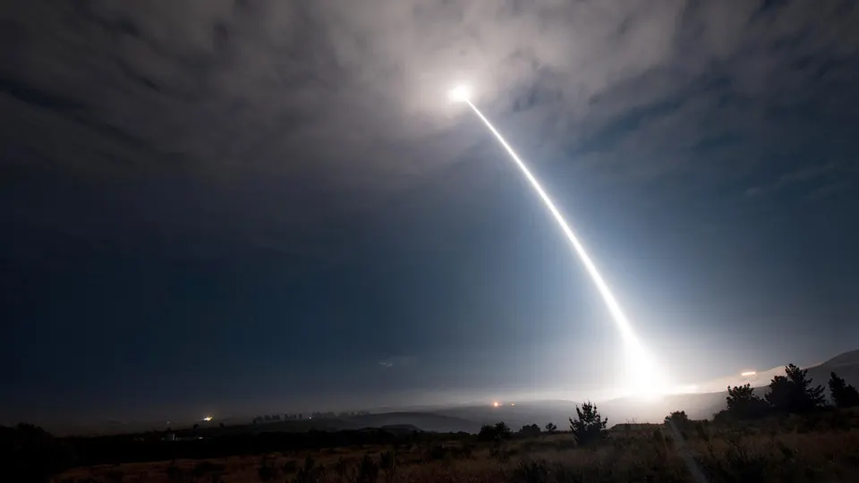 Американские военные 20 мая запустили межконтинентальную баллистическую ракету Minuteman III с базы Ванденберг — запуск стал проверкой системы и личного состава и совпал по времени с началом крупных российских учений.