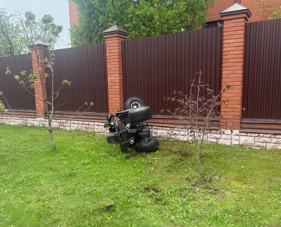 Девочка получила перелом позвоночника и множественные травмы; полиция проверяет обстоятельства ДТП в коттеджном посёлке «Вёшки‑95».