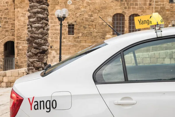 Нидерландская компания, связанная с сервисом такси Yango, получила штраф от европейских регуляторов: контроль показал, что персональные данные пользователей передавались в Россию без надлежащей защиты.