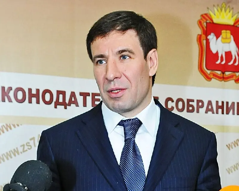 Суд Никосии наложил арест на зарубежное имущество Михаила Юревича на сумму более 3 млн евро — речь о двух квартирах в районе Лимассола и Гермасогии. В России в отношении экс‑главы региона продолжаются уголовные процессы и аресты активов.